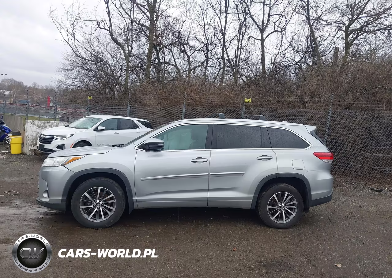 2018 Toyota Highlander Xle VIN:5TDJZRFH2JS892553 - 14