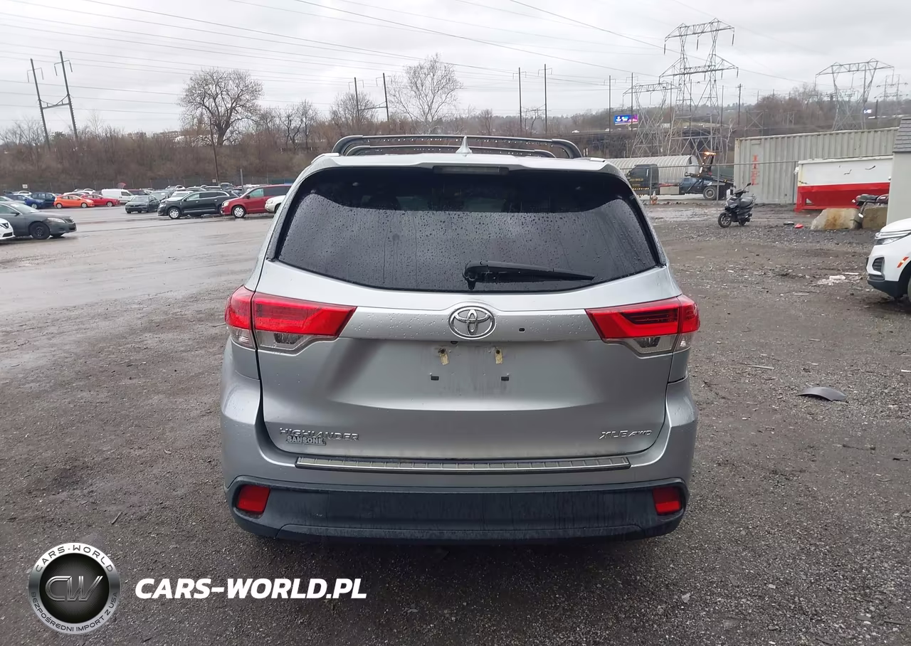 2018 Toyota Highlander Xle VIN:5TDJZRFH2JS892553 - 16