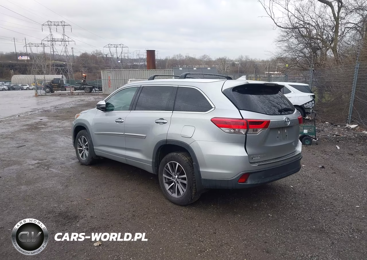 2018 Toyota Highlander Xle VIN:5TDJZRFH2JS892553 - 3
