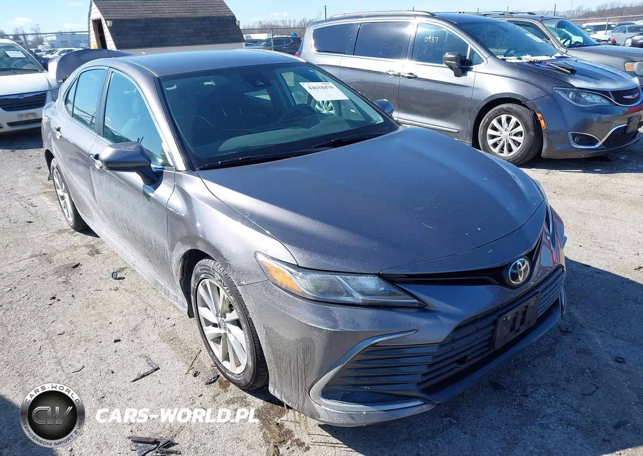 2022 Toyota Camry Le – zdjęcie 1 z 15
