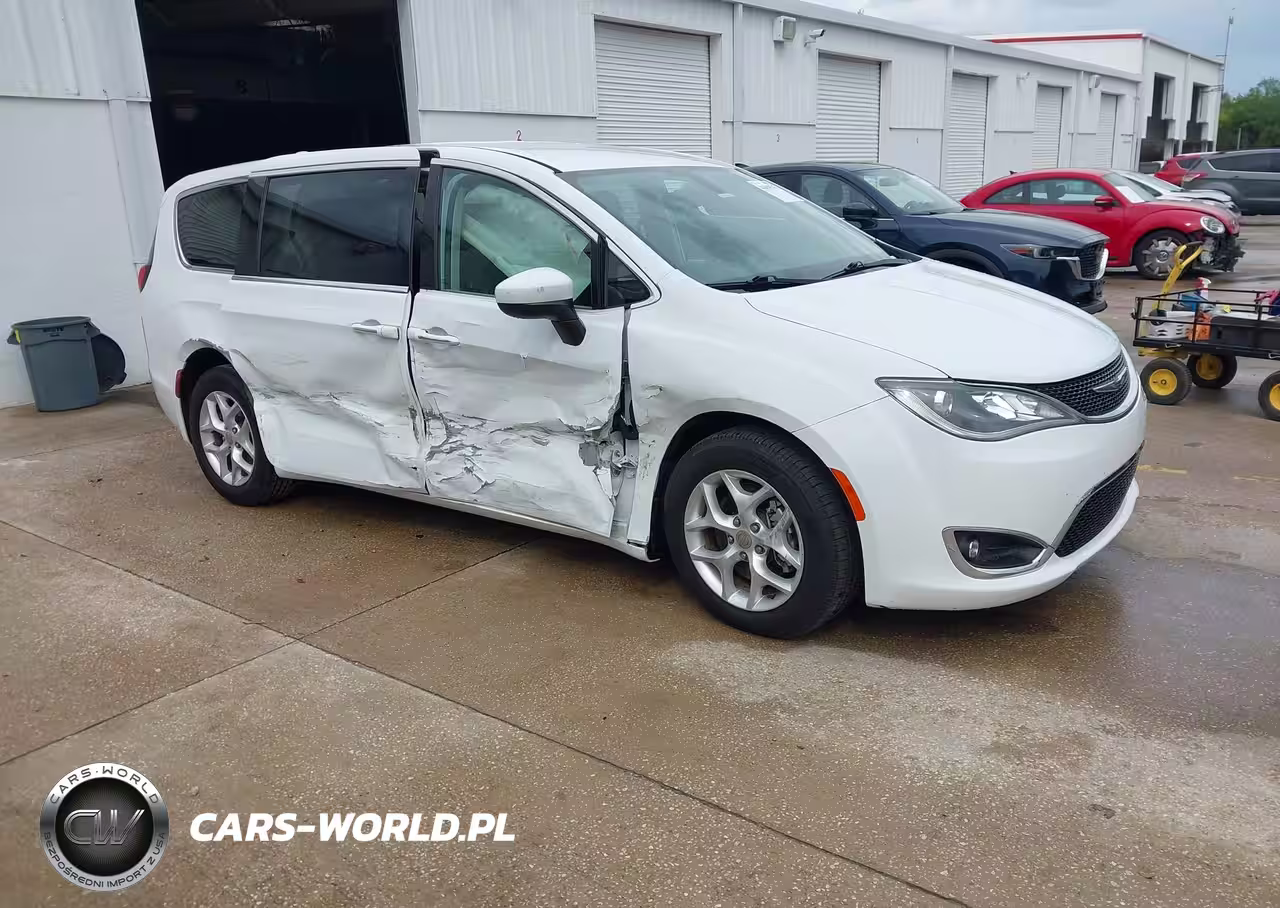 2017 Chrysler Pacifica Touring Plus