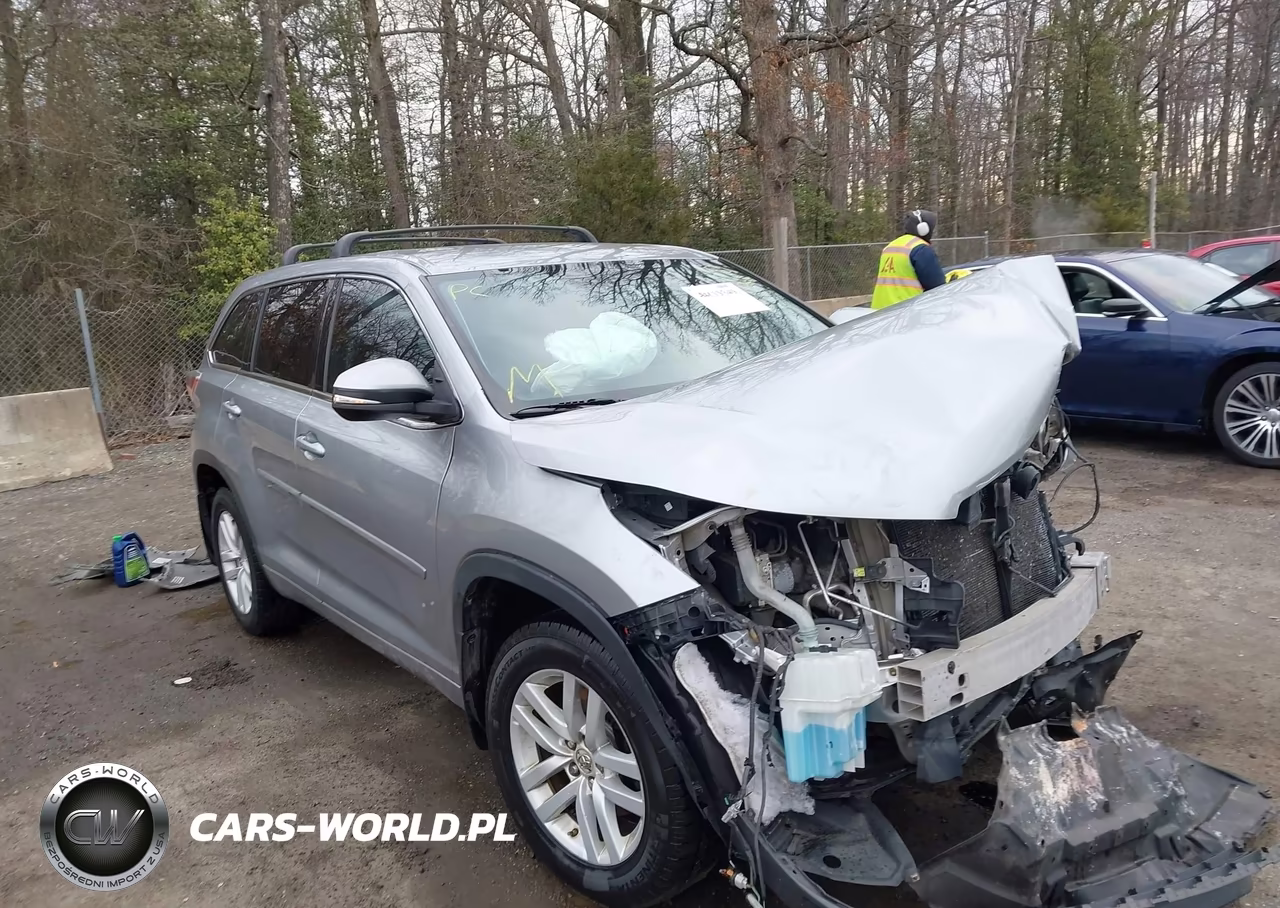 2016 Toyota Highlander Le V6 – zdjęcie 1 z 17