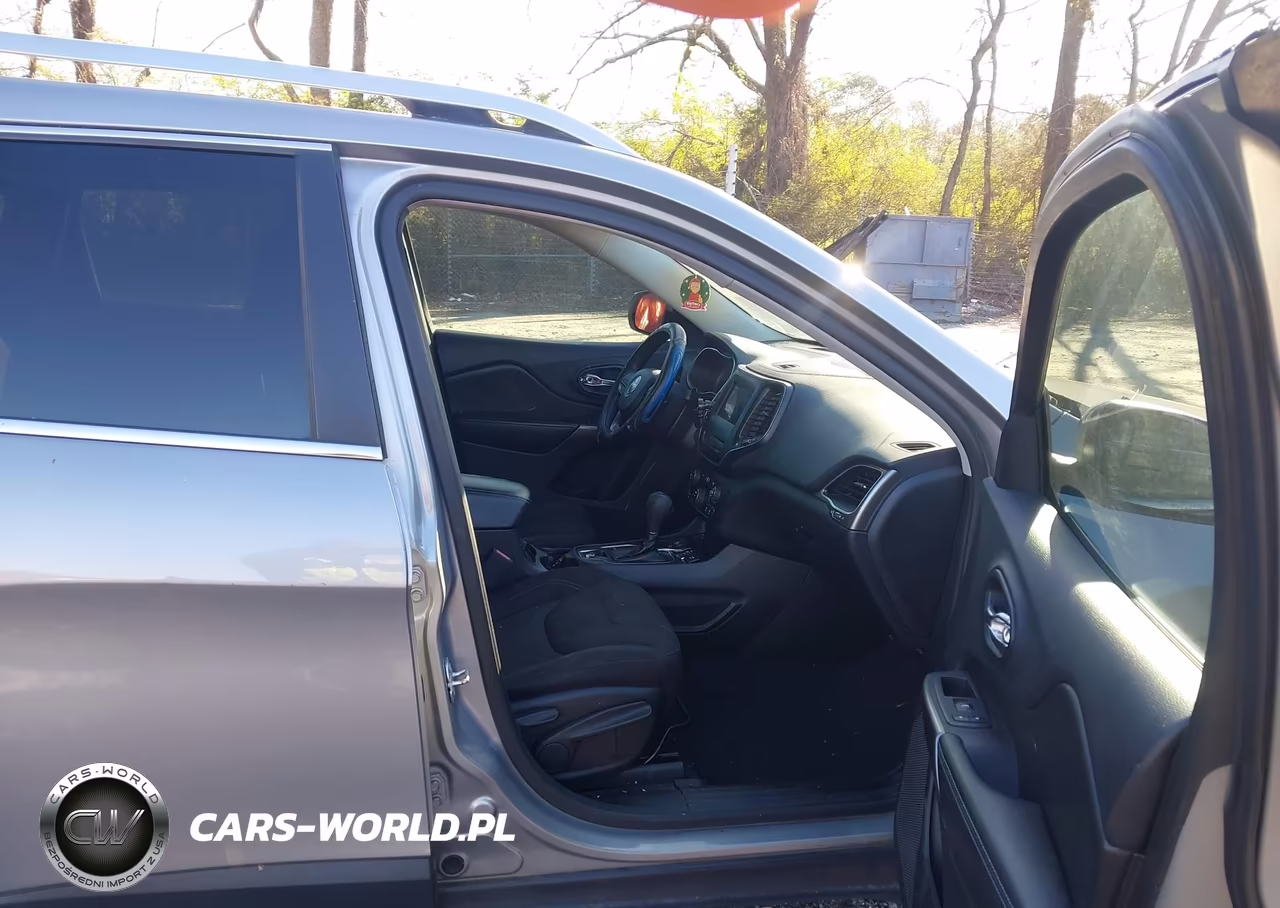 2019 Jeep Cherokee Latitude Fwd VIN:1C4PJLCB5KD286451 - 5