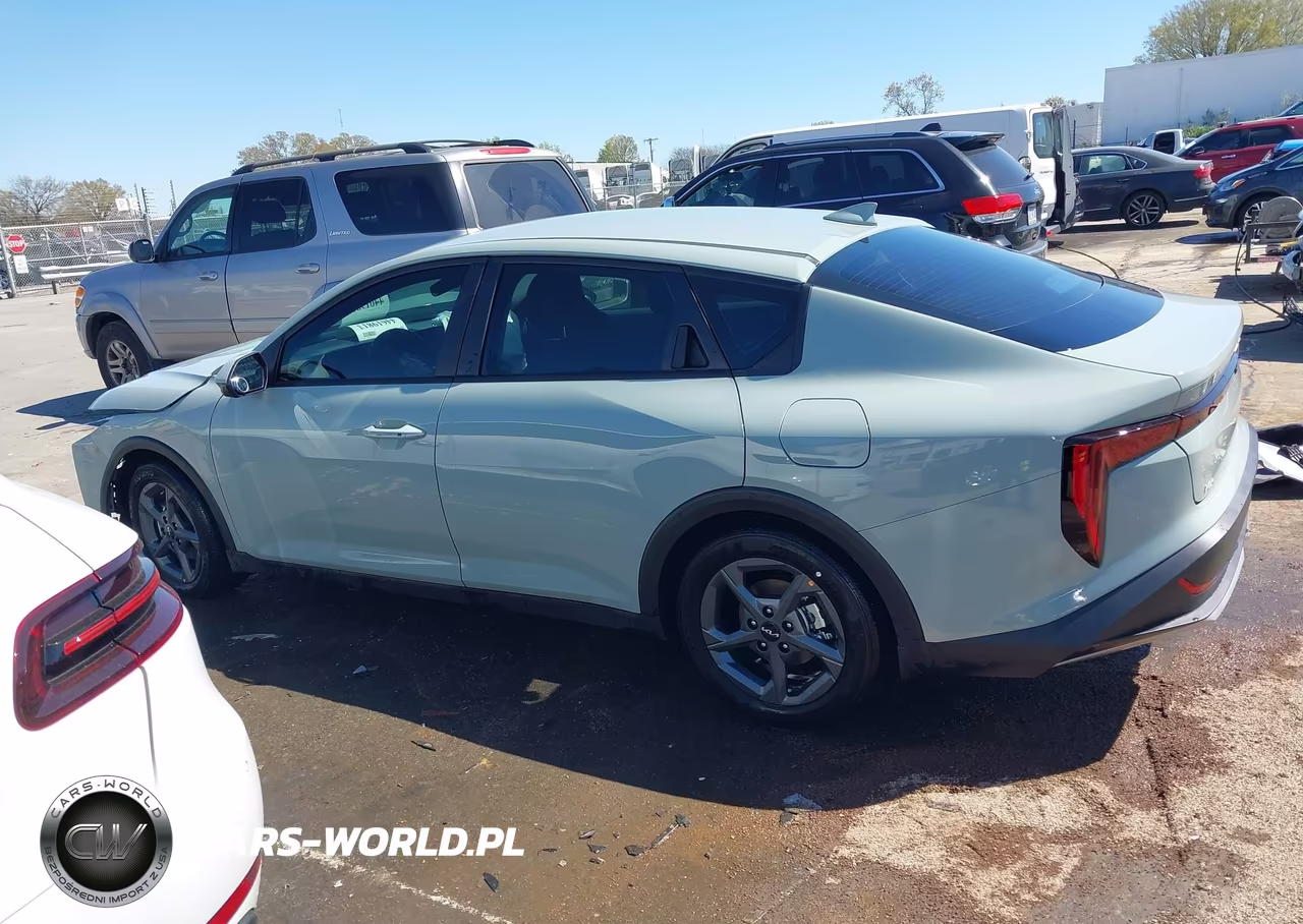 2025 Kia K4 Lxs VIN:3KPFT4DE5SE204012 - 14