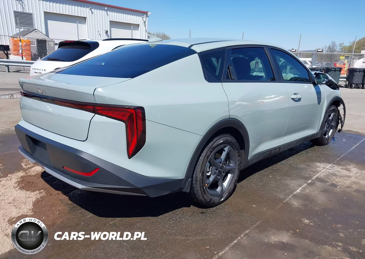 2025 Kia K4 Lxs VIN:3KPFT4DE5SE204012 - 4