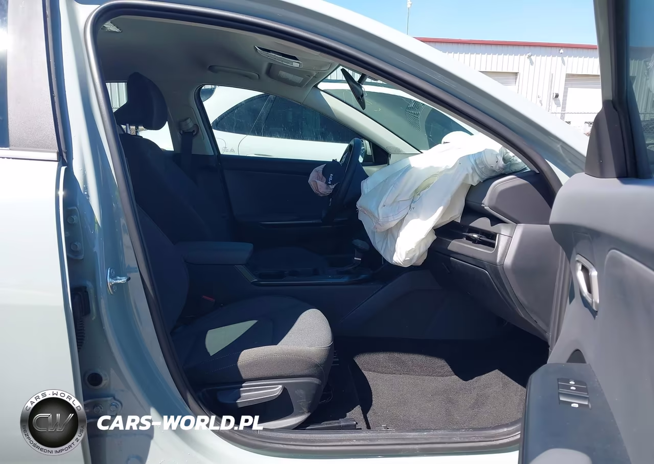 2025 Kia K4 Lxs VIN:3KPFT4DE5SE204012 - 5
