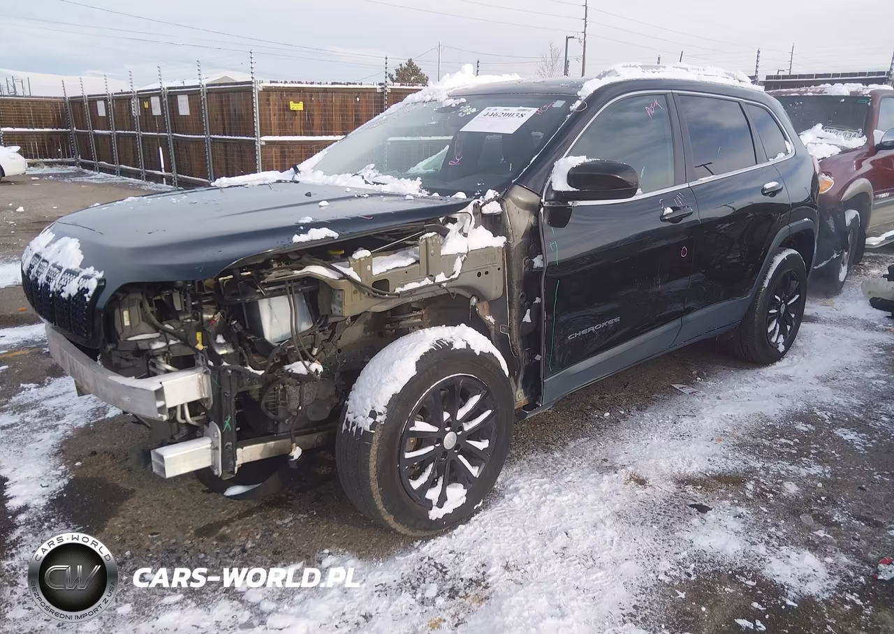 2019 Jeep Cherokee Latitude 4X4 VIN:1C4PJMCB4KD141357 - 2