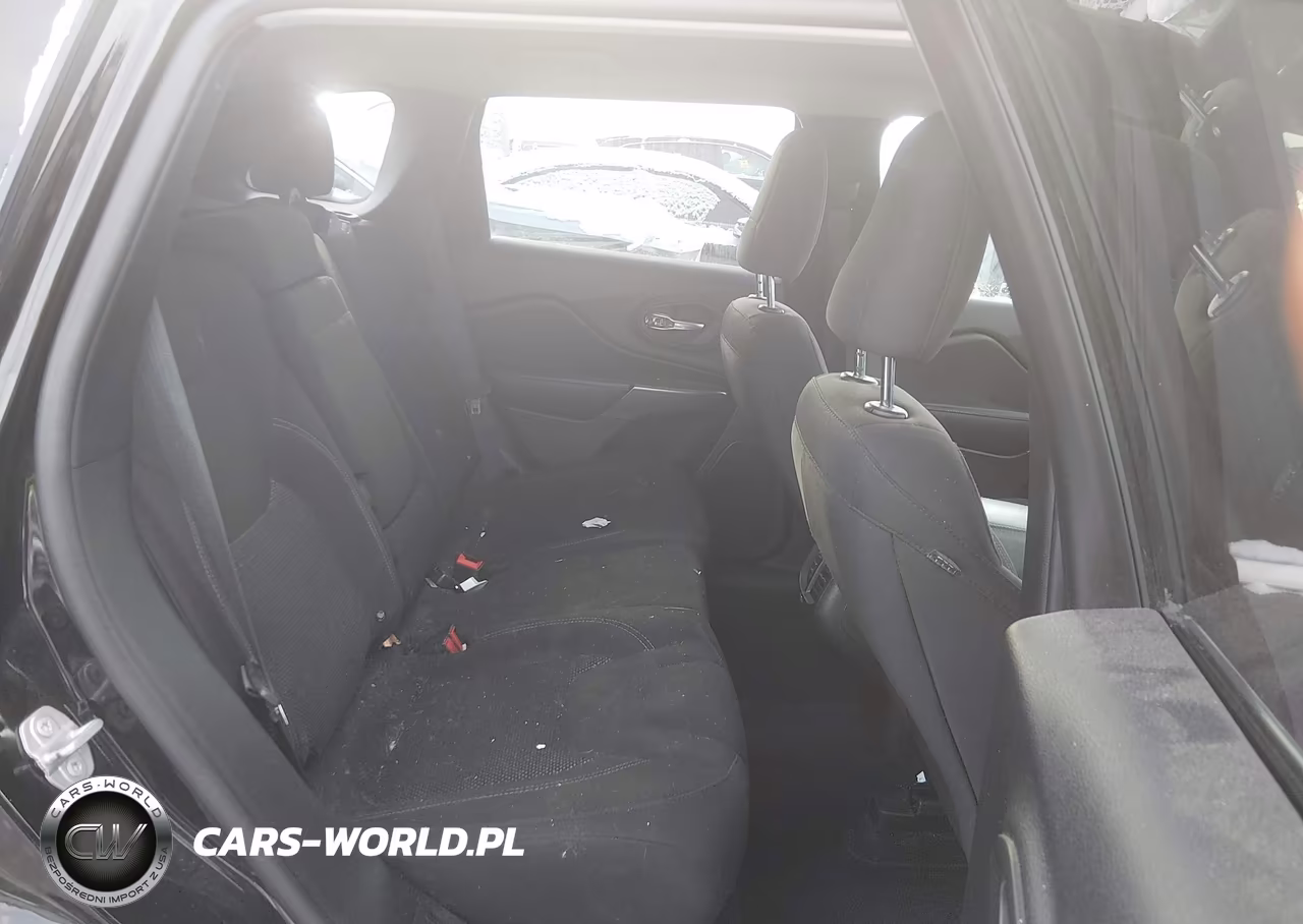 2019 Jeep Cherokee Latitude 4X4 VIN:1C4PJMCB4KD141357 - 8