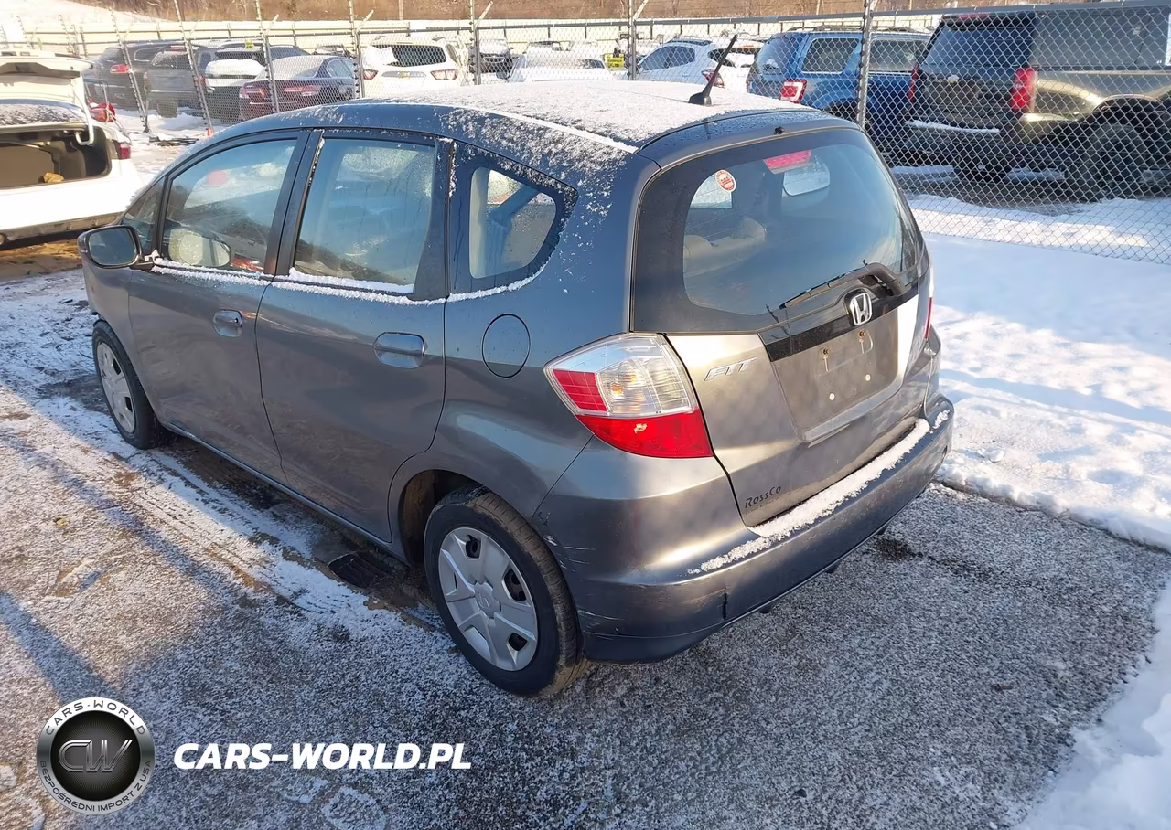 2013 Honda Fit VIN:JHMGE8H31DC071742 - 3