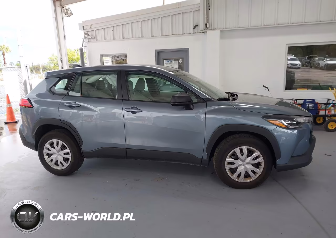 2025 Toyota Corolla Cross L VIN:7MUAAAAG8SV119410 - 13