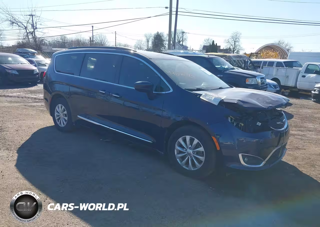 2017 Chrysler Pacifica Touring-L