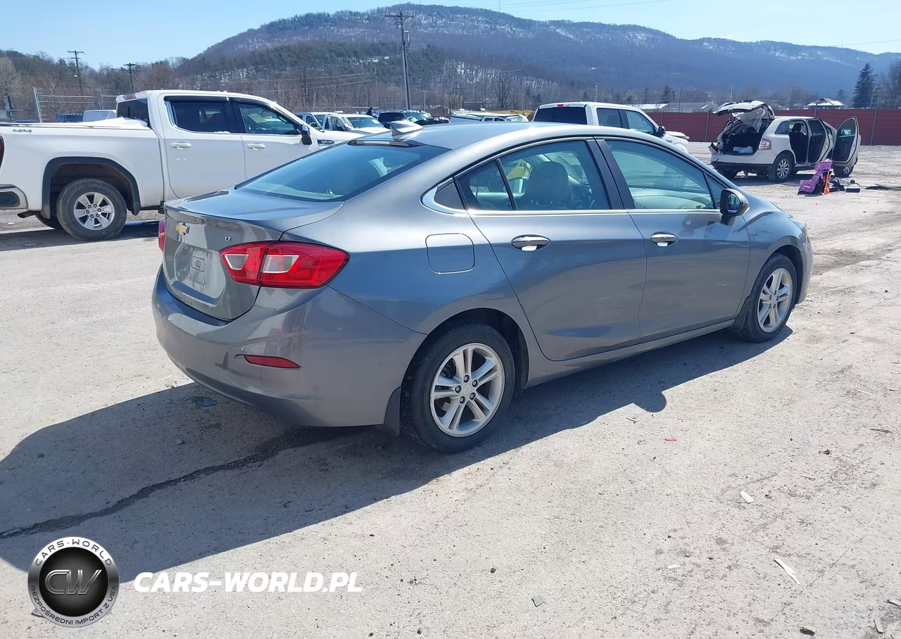 2018 Chevrolet Cruze Lt Auto VIN:1G1BE5SM8J7162841 - 4