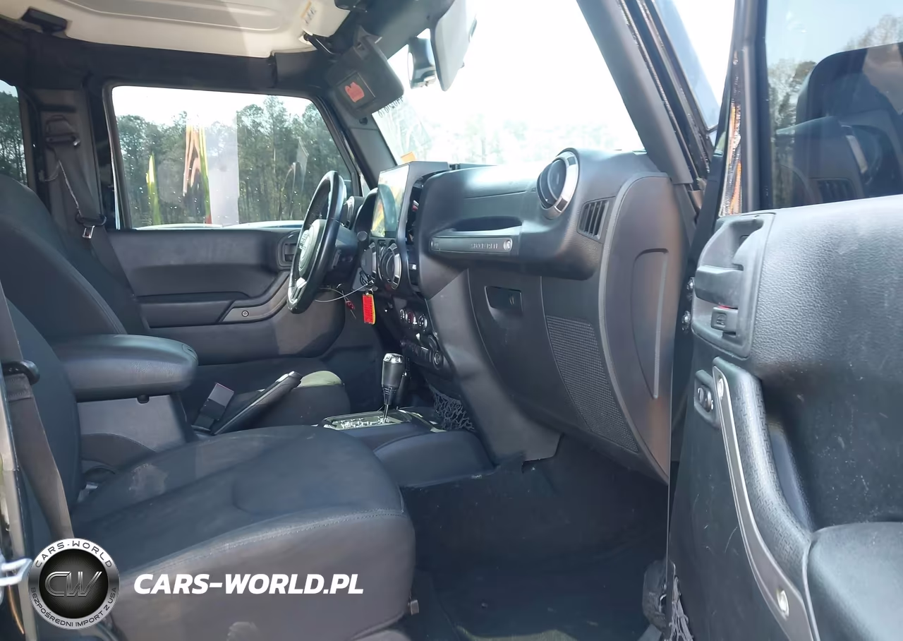 2016 Jeep Wrangler Unlimited Sport VIN:1C4BJWDG3GL230558 - 5