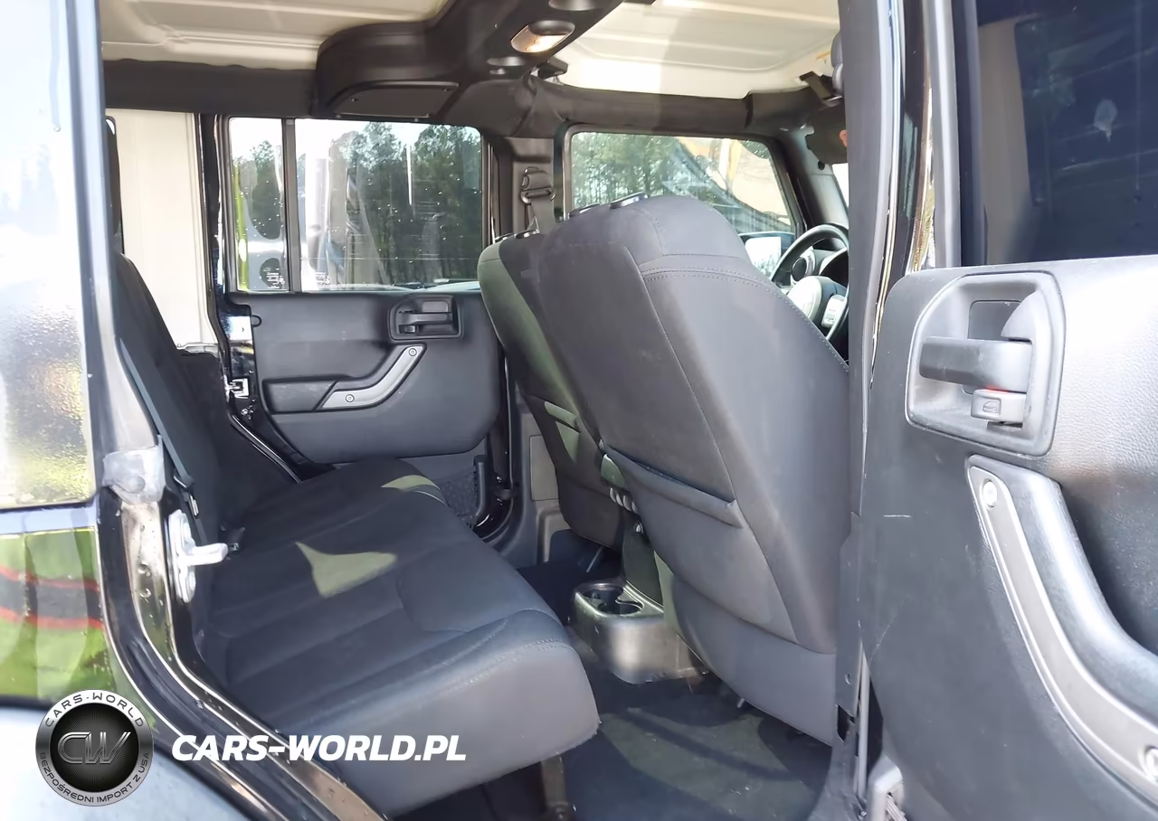 2016 Jeep Wrangler Unlimited Sport VIN:1C4BJWDG3GL230558 - 8