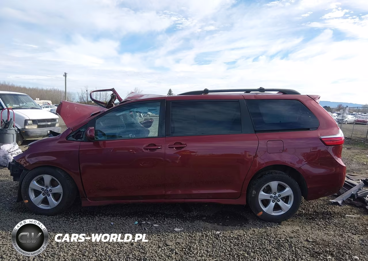 2018 Toyota Sienna Le 8 Passenger VIN:5TDKZ3DC5JS939597 - 15