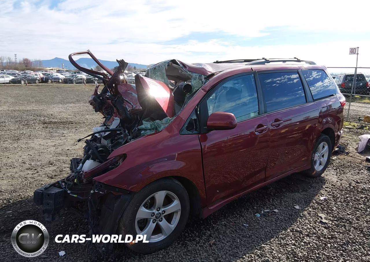 2018 Toyota Sienna Le 8 Passenger VIN:5TDKZ3DC5JS939597 - 2