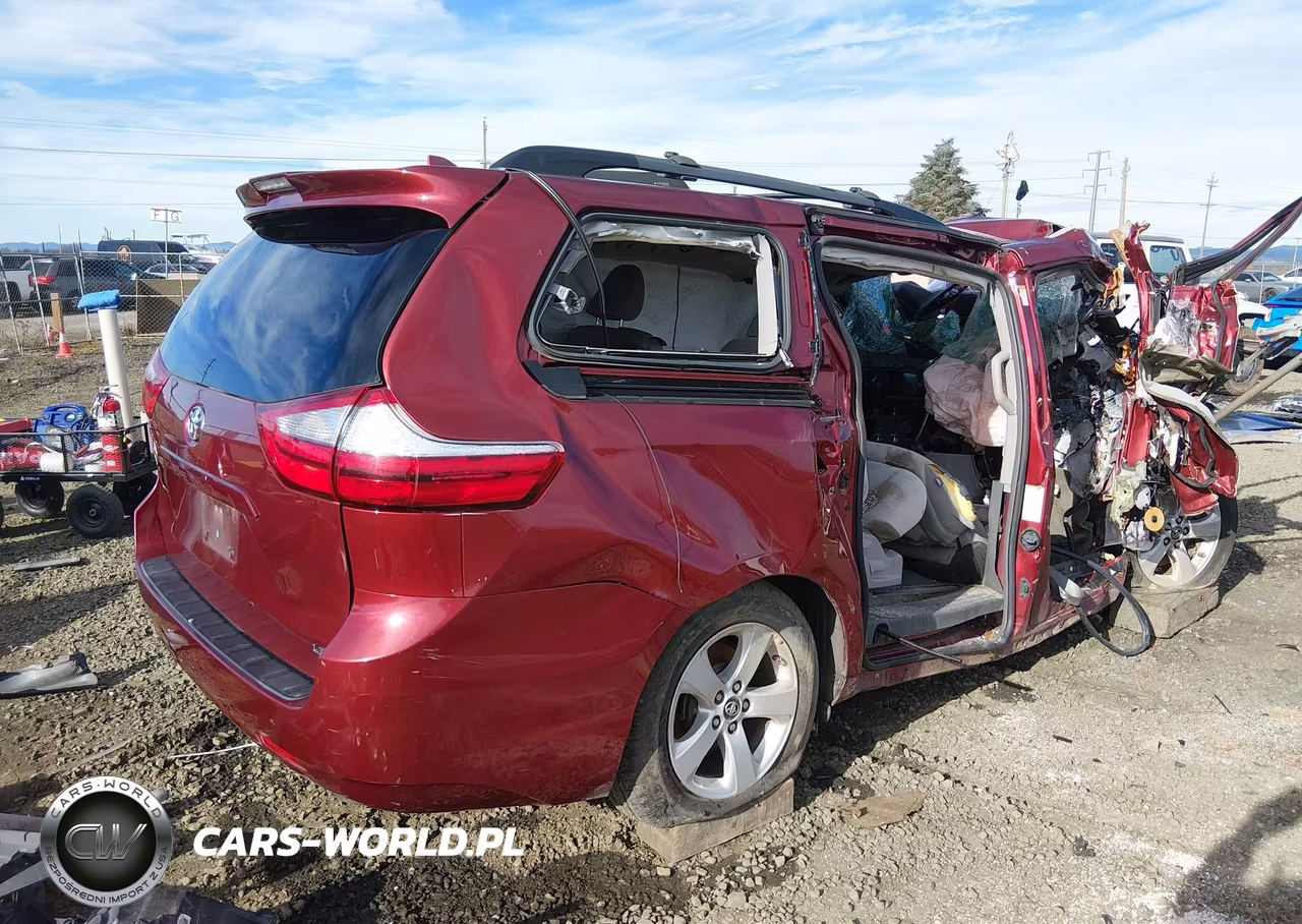 2018 Toyota Sienna Le 8 Passenger VIN:5TDKZ3DC5JS939597 - 4