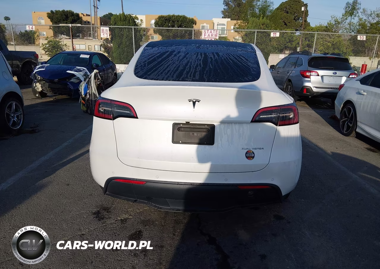 2022 Tesla Model Y Long Range Dual Motor All-Wheel Drive VIN:7SAYGDEE3NF386189 - 17