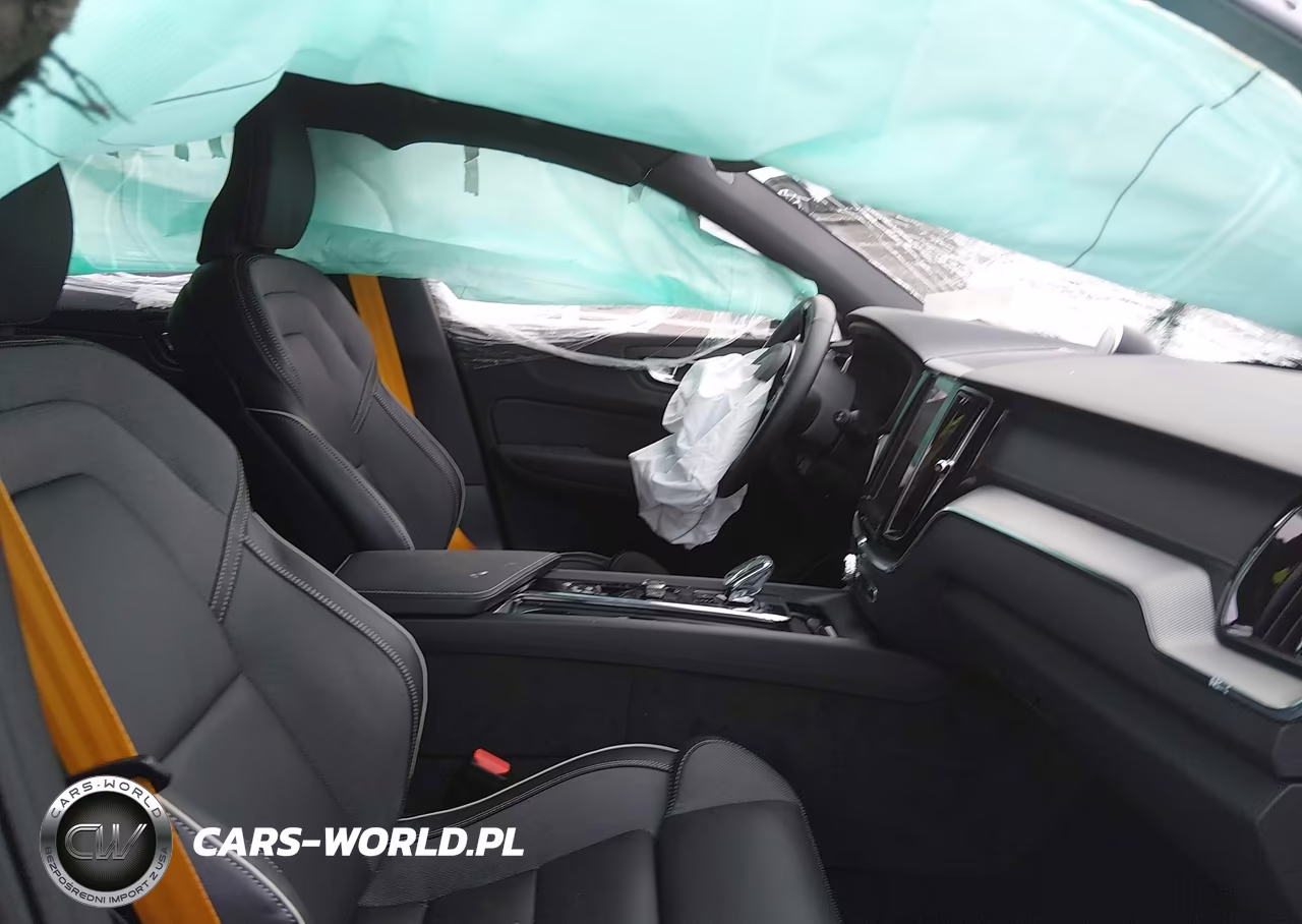 2025 Volvo Xc60 Plug-In Hybrid Polestar Engineered, T8 Awd Electric-Gasoline VIN:YV4H60RP6S1185473 - 5