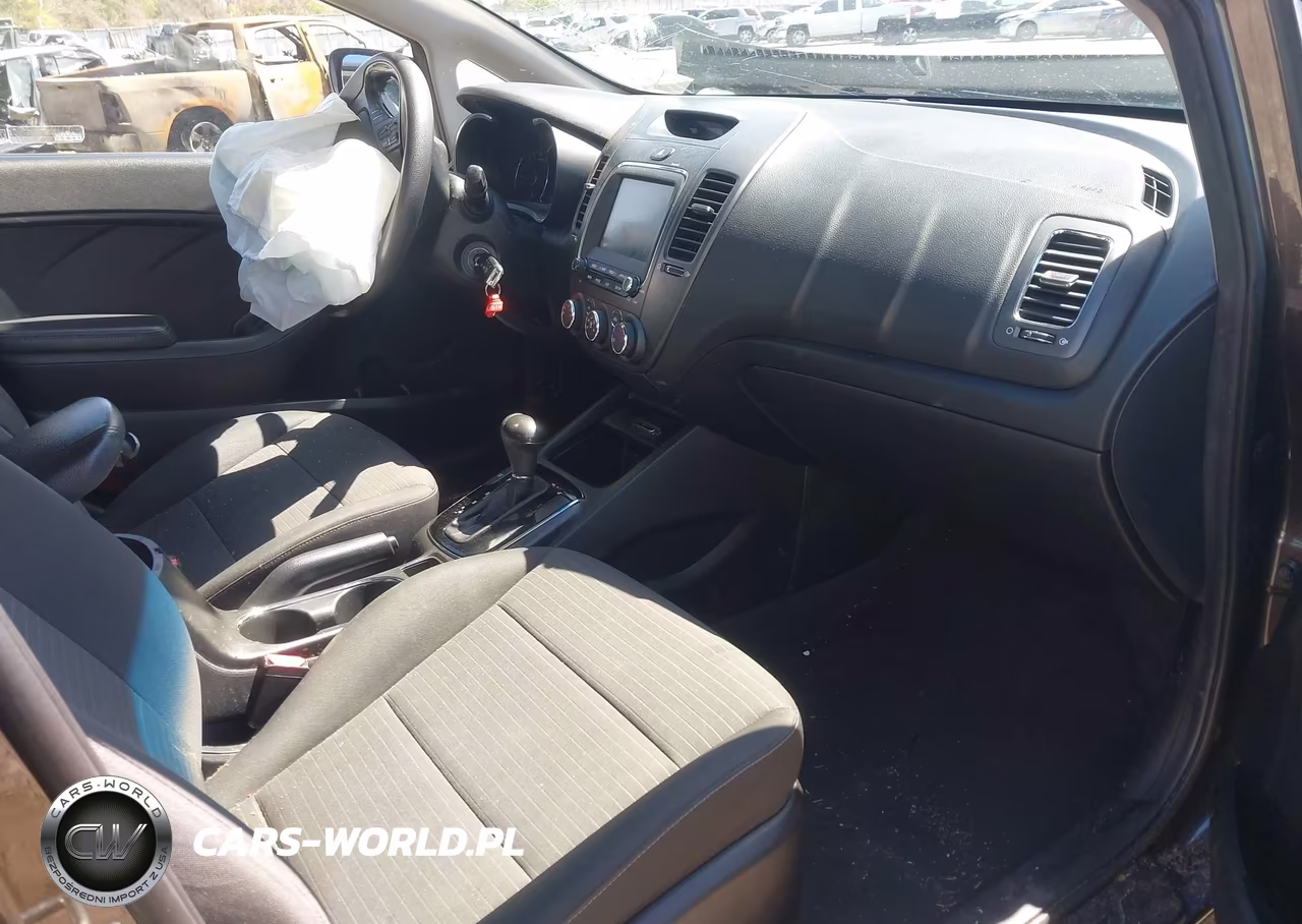 2018 Kia Forte Lx VIN:3KPFL4A79JE215597 - 5