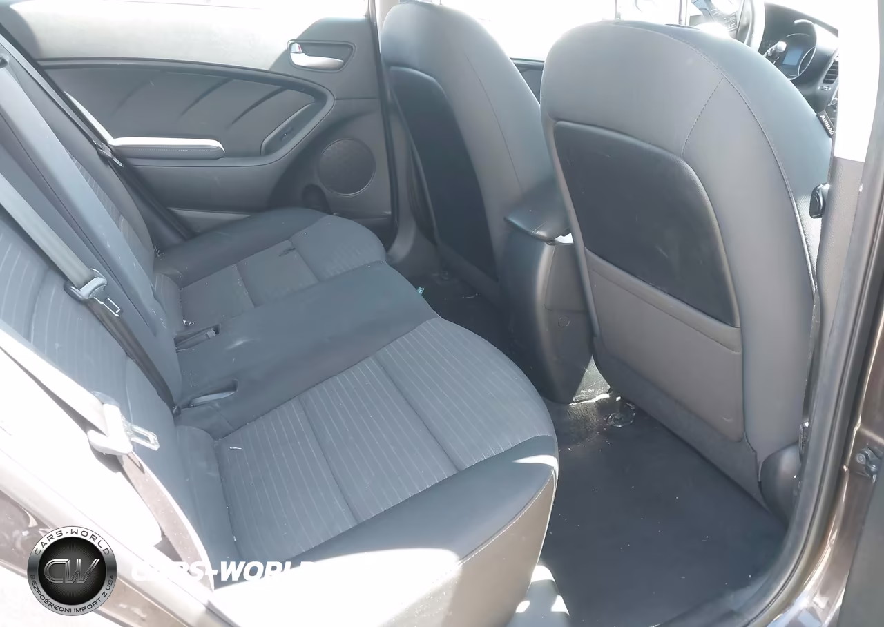 2018 Kia Forte Lx VIN:3KPFL4A79JE215597 - 8