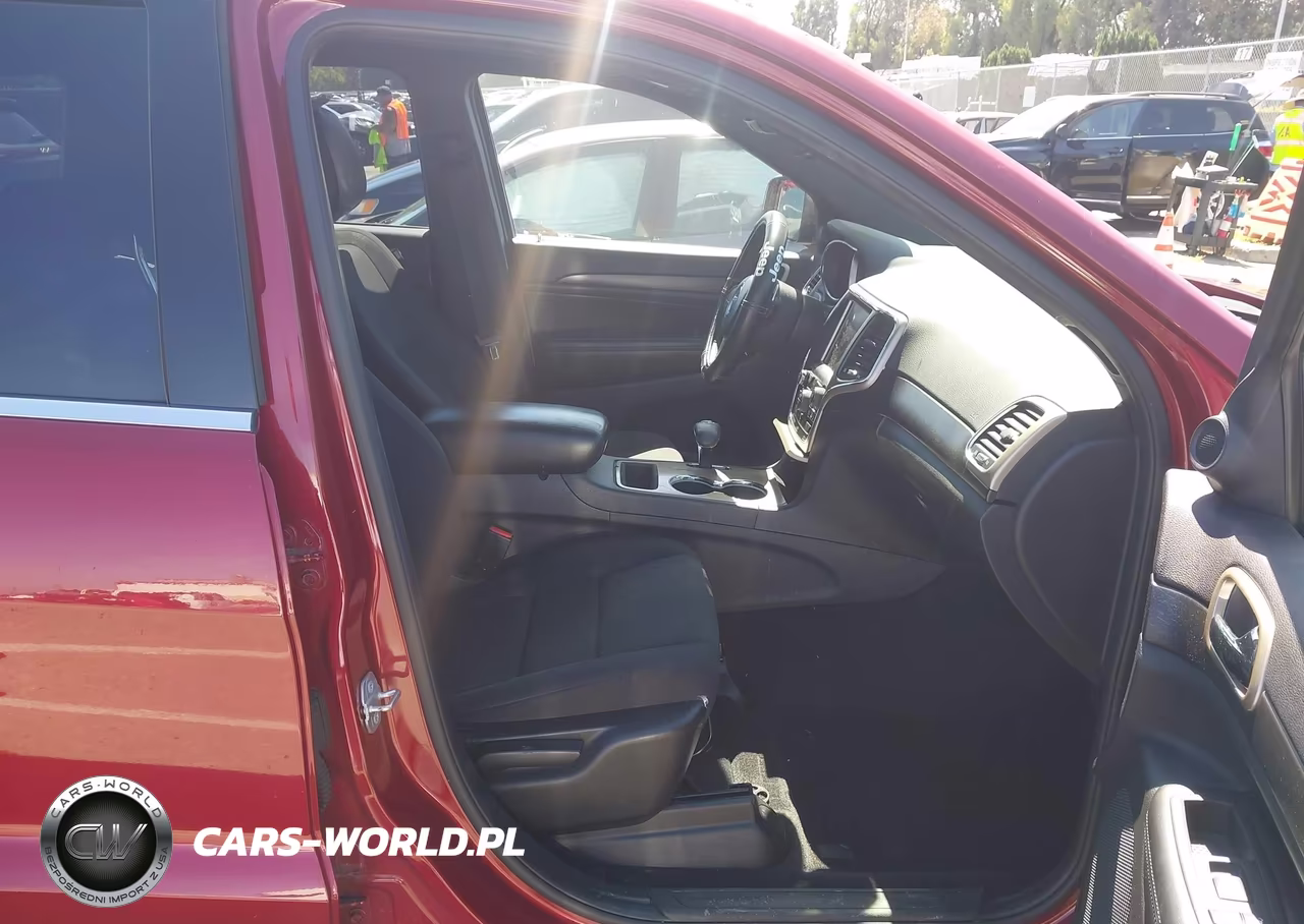 2015 Jeep Grand Cherokee Laredo VIN:1C4RJEAG6FC235863 - 5