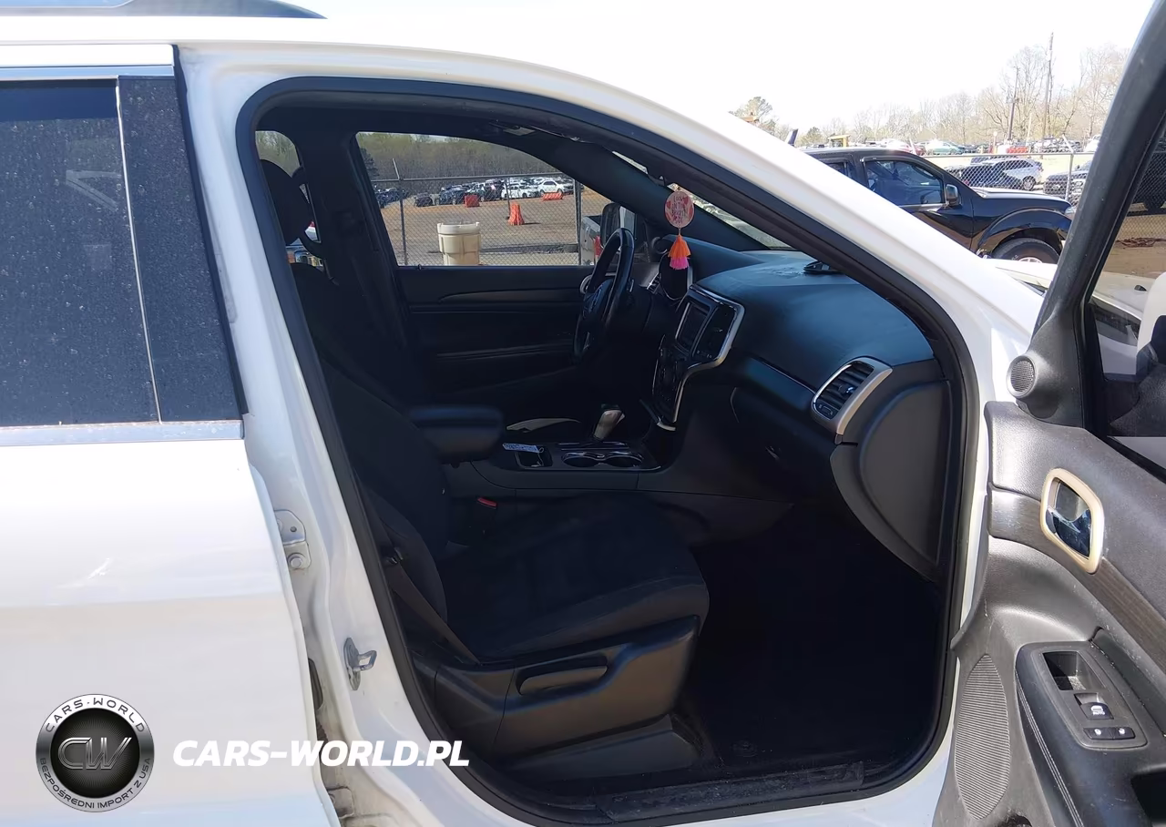 2016 Jeep Grand Cherokee Laredo VIN:1C4RJFAG2GC304247 - 5