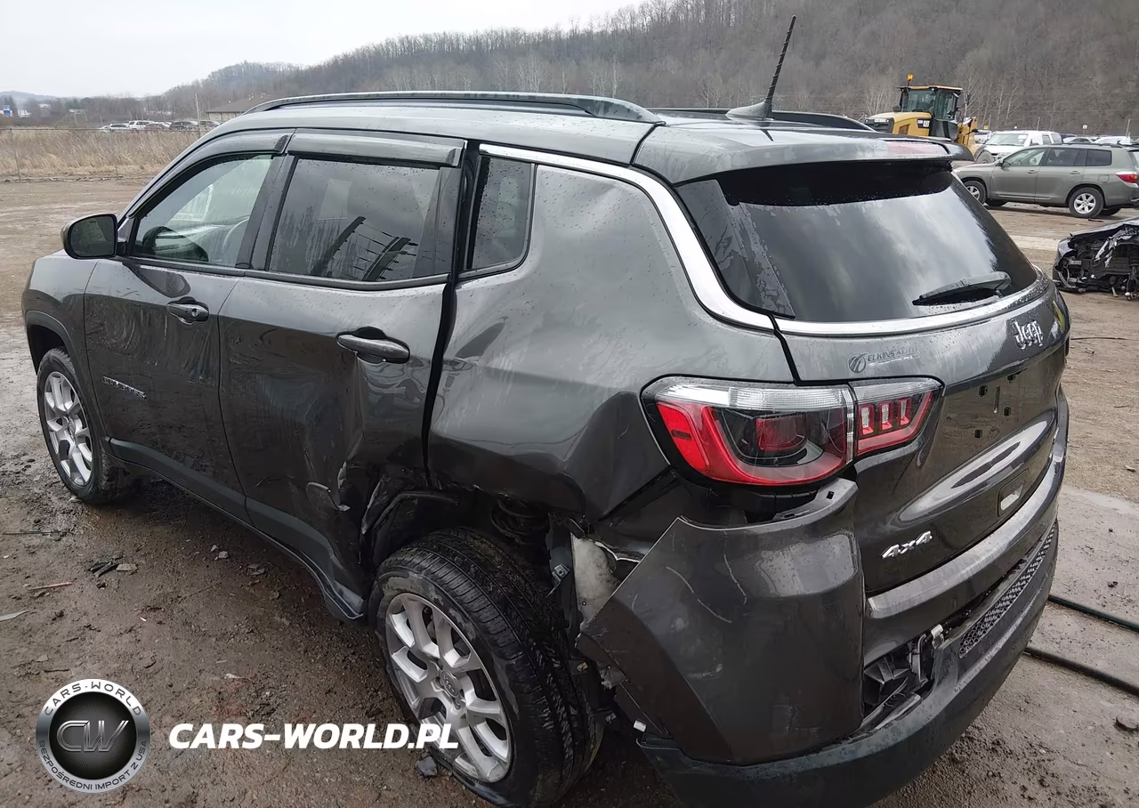 2022 Jeep Compass Latitude Lux 4X4 VIN:3C4NJDFB3NT180720 - 3