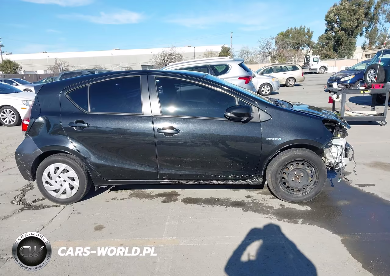 2016 Toyota Prius C Persona Series VIN:JTDKDTB35G1119091 - 14
