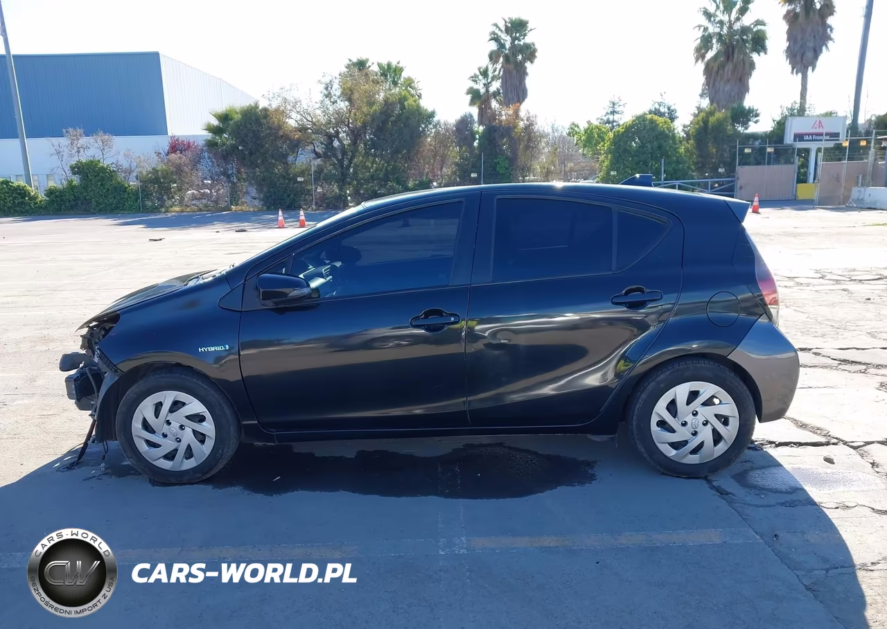 2016 Toyota Prius C Persona Series VIN:JTDKDTB35G1119091 - 15