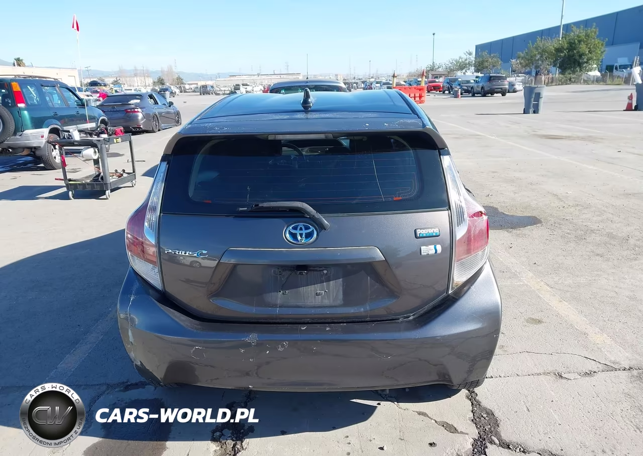 2016 Toyota Prius C Persona Series VIN:JTDKDTB35G1119091 - 17