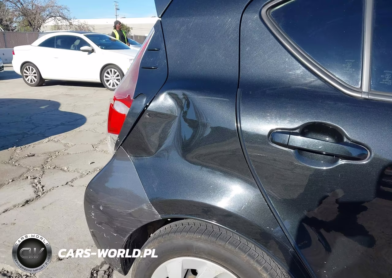 2016 Toyota Prius C Persona Series VIN:JTDKDTB35G1119091 - 18