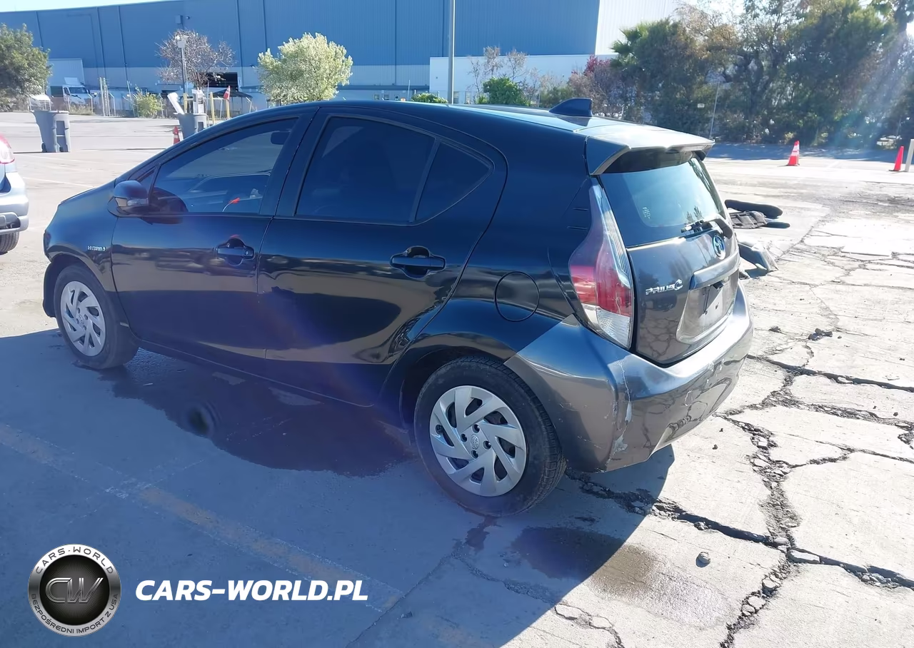 2016 Toyota Prius C Persona Series VIN:JTDKDTB35G1119091 - 3