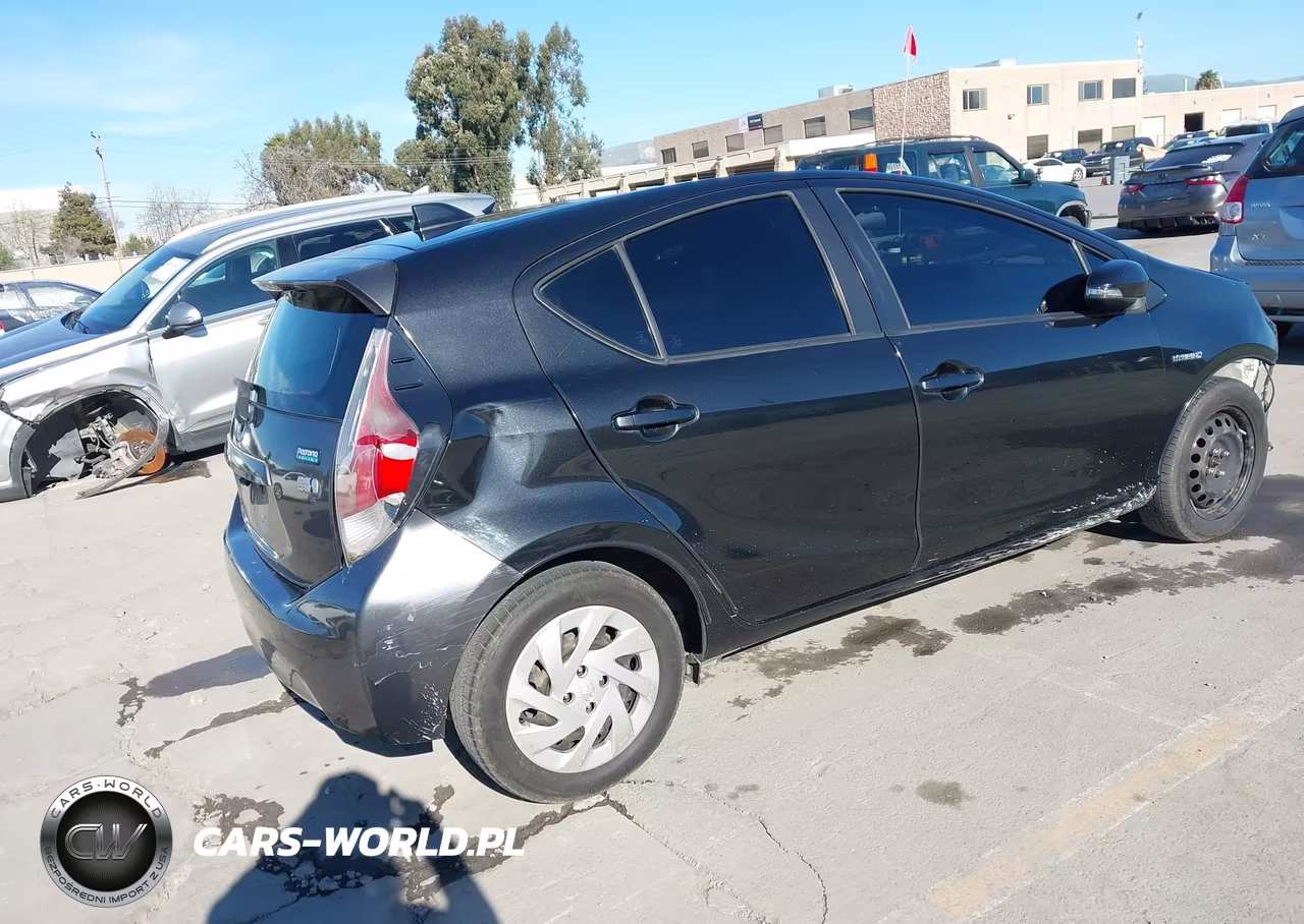 2016 Toyota Prius C Persona Series VIN:JTDKDTB35G1119091 - 4