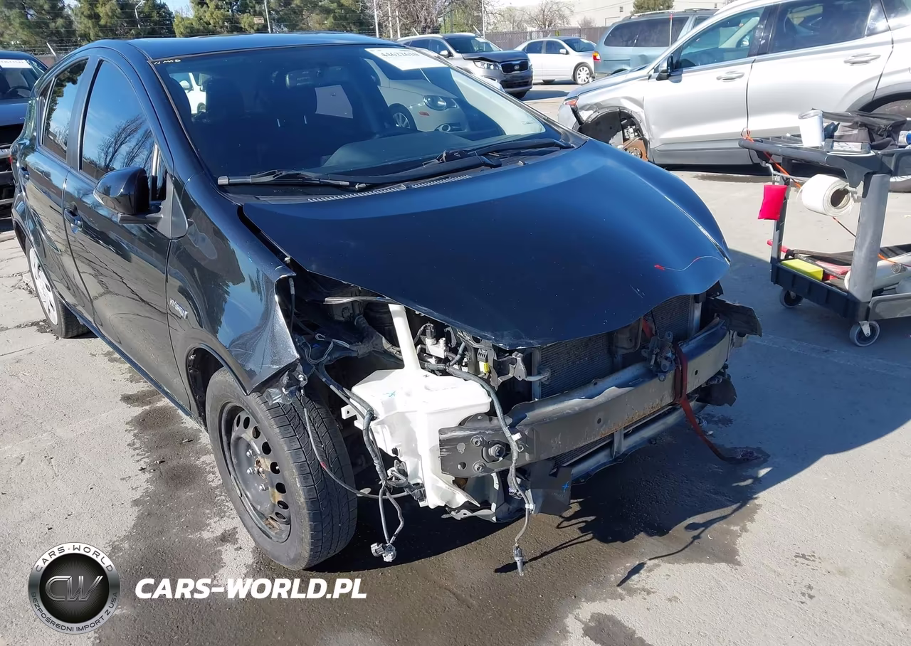 2016 Toyota Prius C Persona Series VIN:JTDKDTB35G1119091 - 6