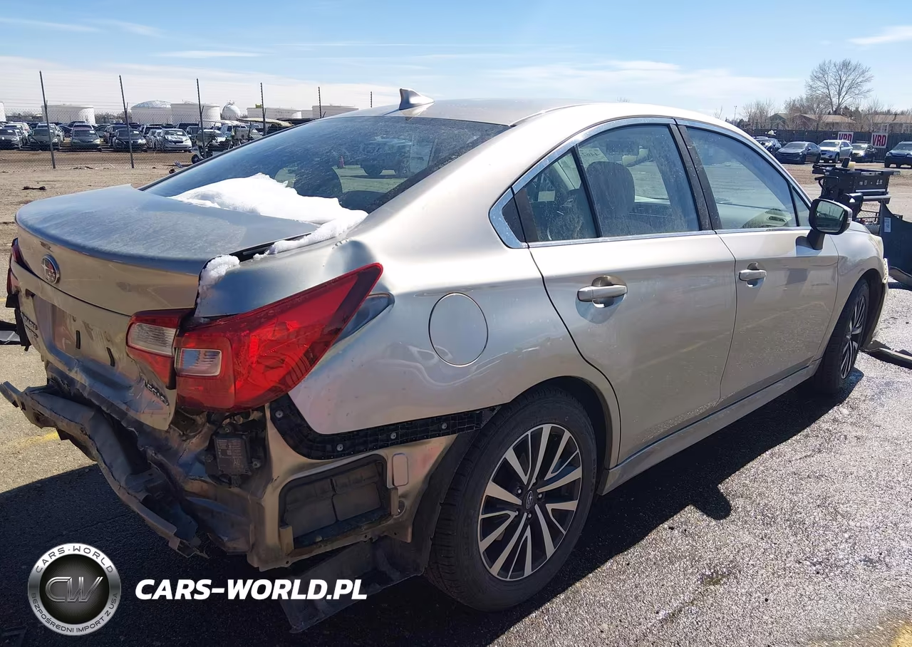 2018 Subaru Legacy 2.5I Premium VIN:4S3BNAF62J3029642 - 4