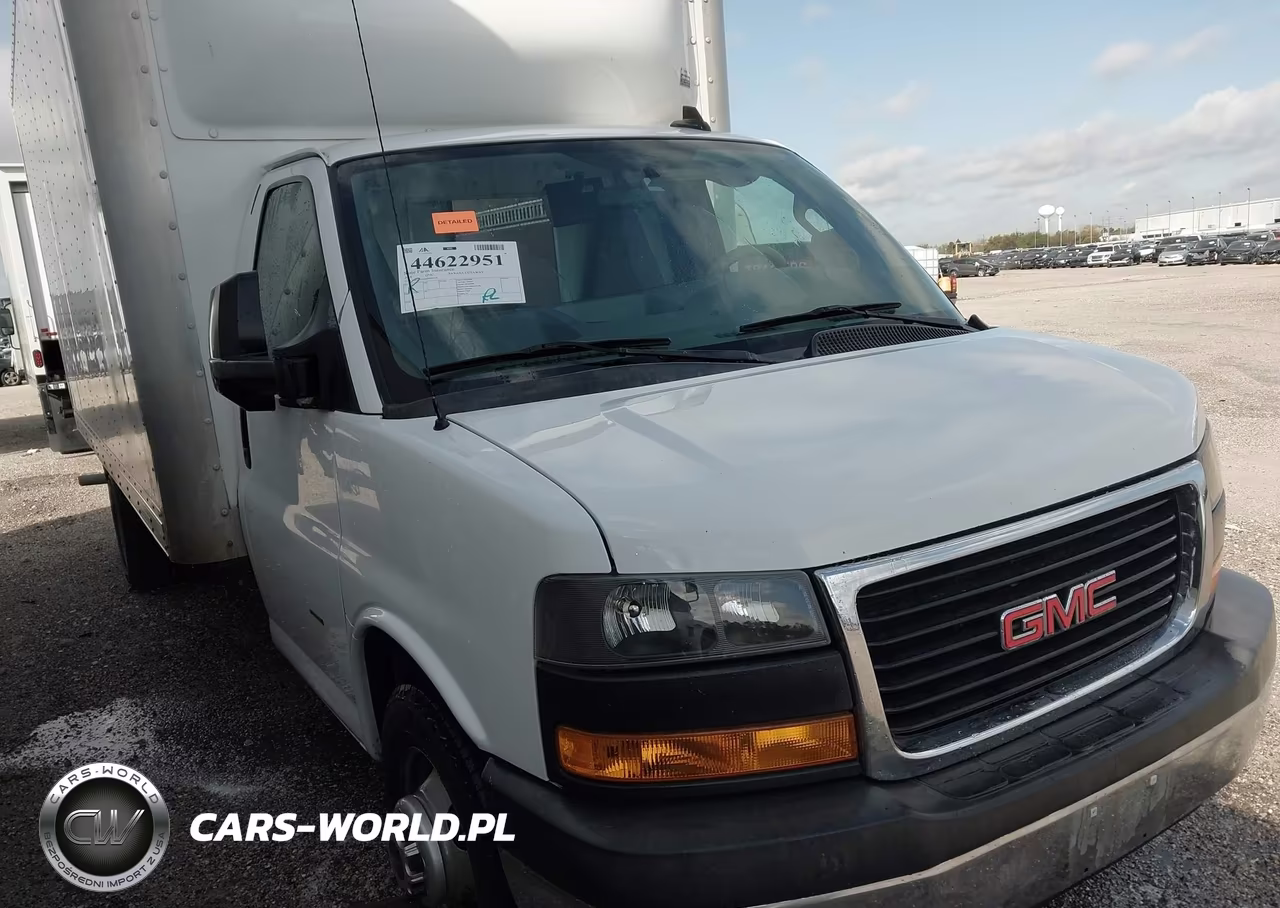 2018 GMC Savana Cutaway Work Van