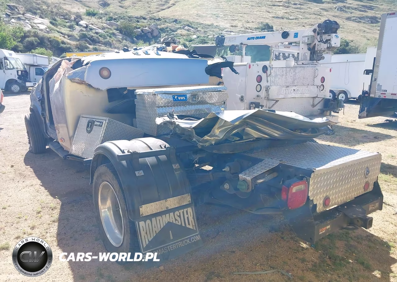 2023 Ram 4500 Chassis Tradesman-Slt VIN:3C7WRKBL2PG570805 - 3