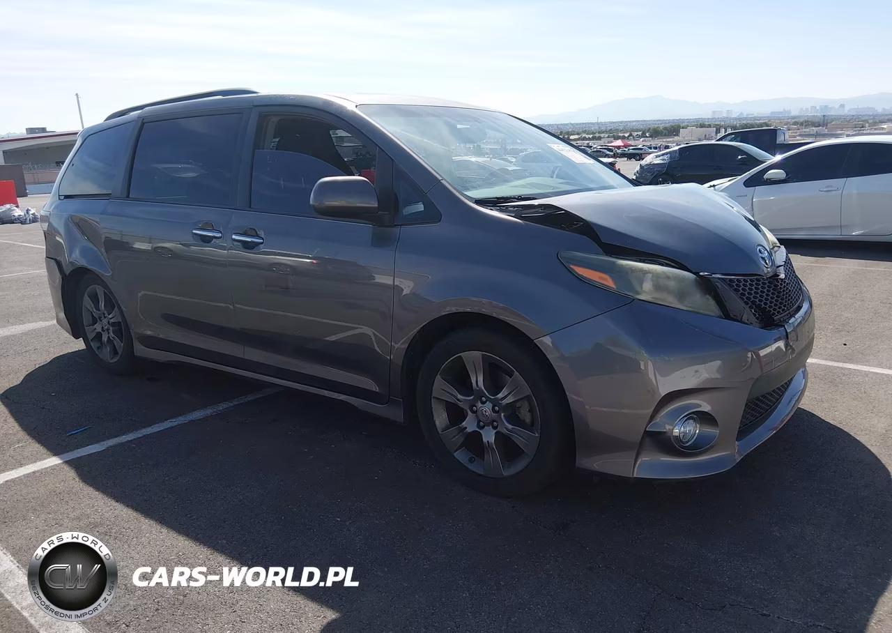 2015 Toyota Sienna Se 8 Passenger