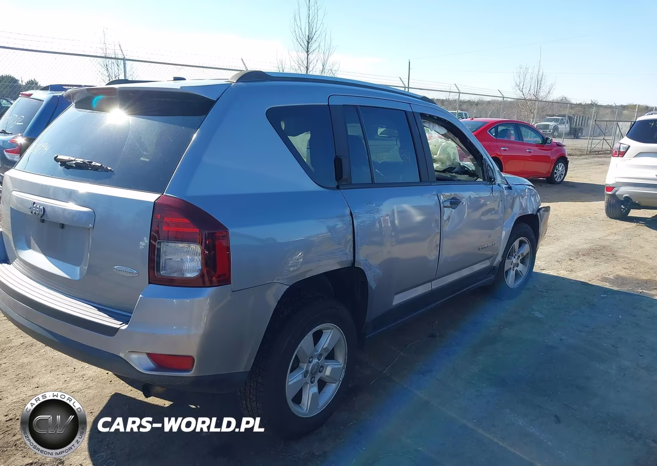 2017 Jeep Compass Latitude Fwd VIN:1C4NJCEA2HD117086 - 4