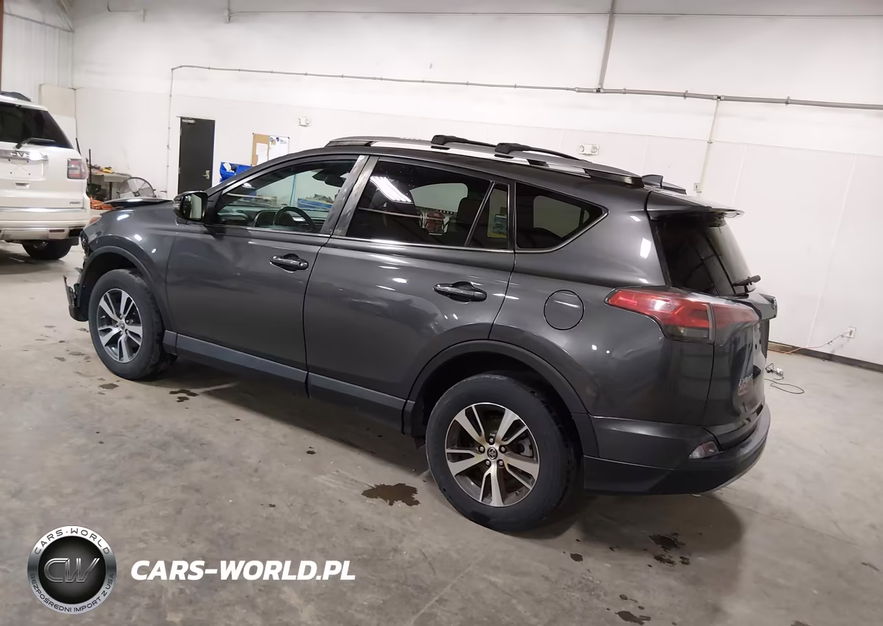 2018 Toyota Rav4 Xle VIN:2T3RFREV9JW816202 - 3