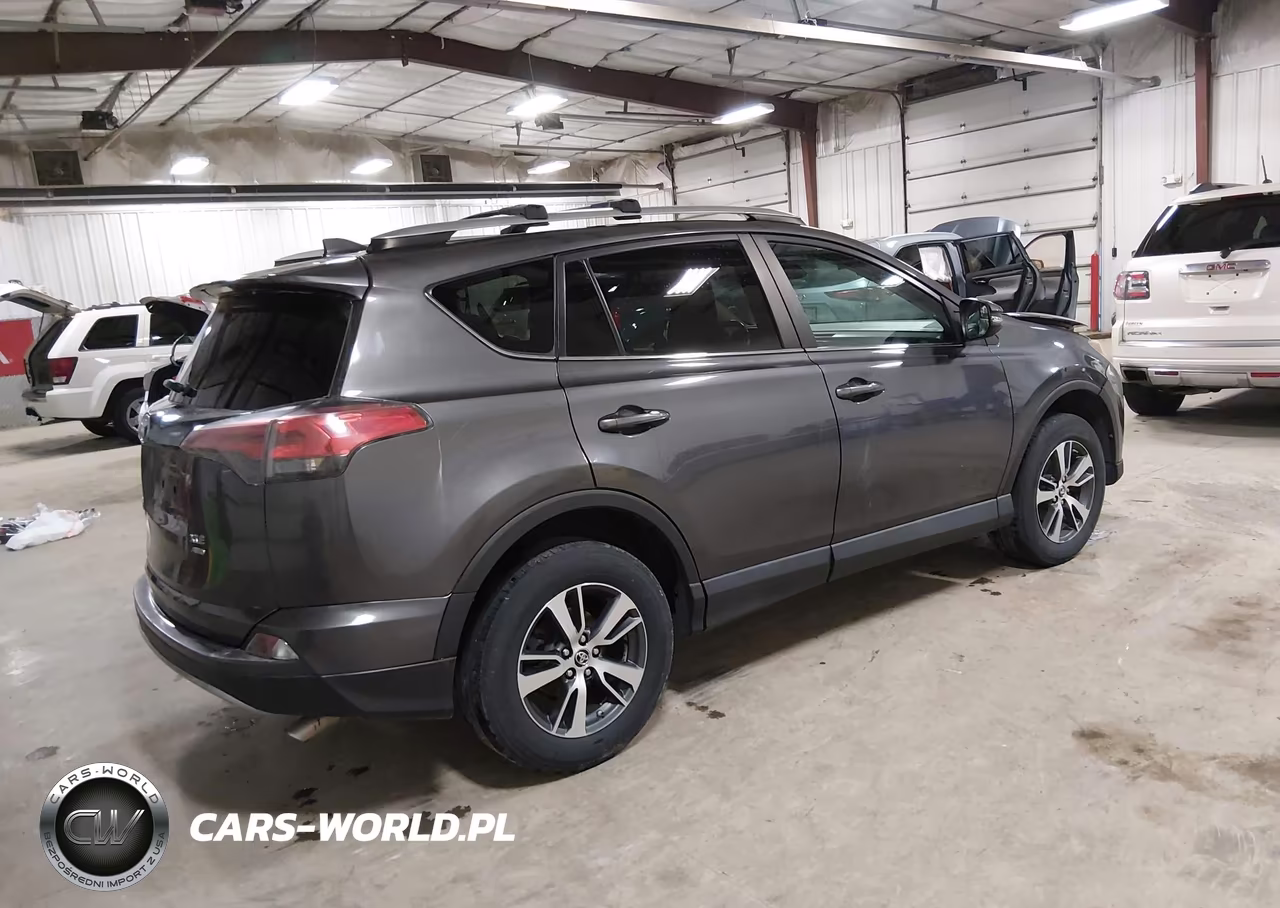 2018 Toyota Rav4 Xle VIN:2T3RFREV9JW816202 - 4