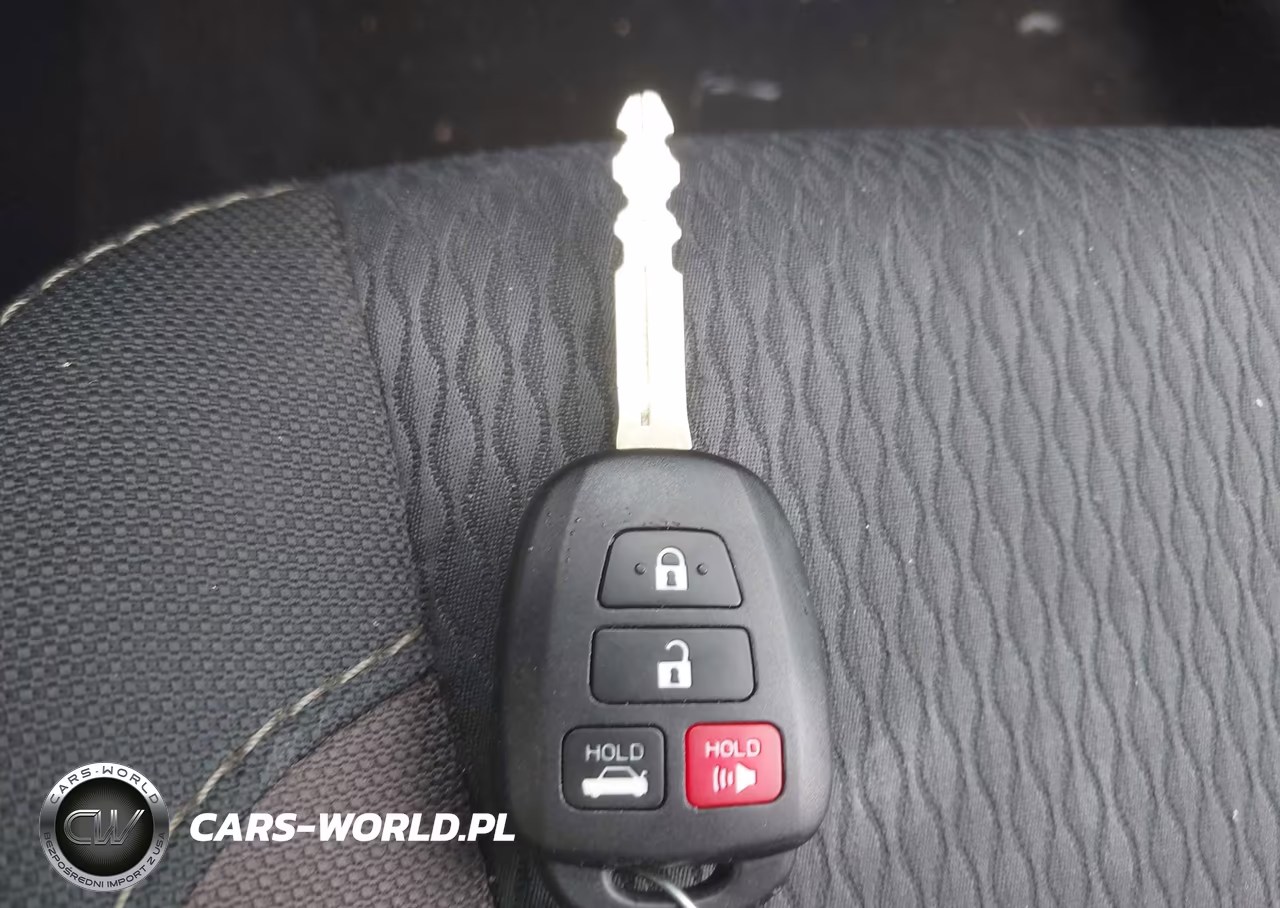 2018 Toyota Corolla Le VIN:2T1BURHE4JC079746 - 11