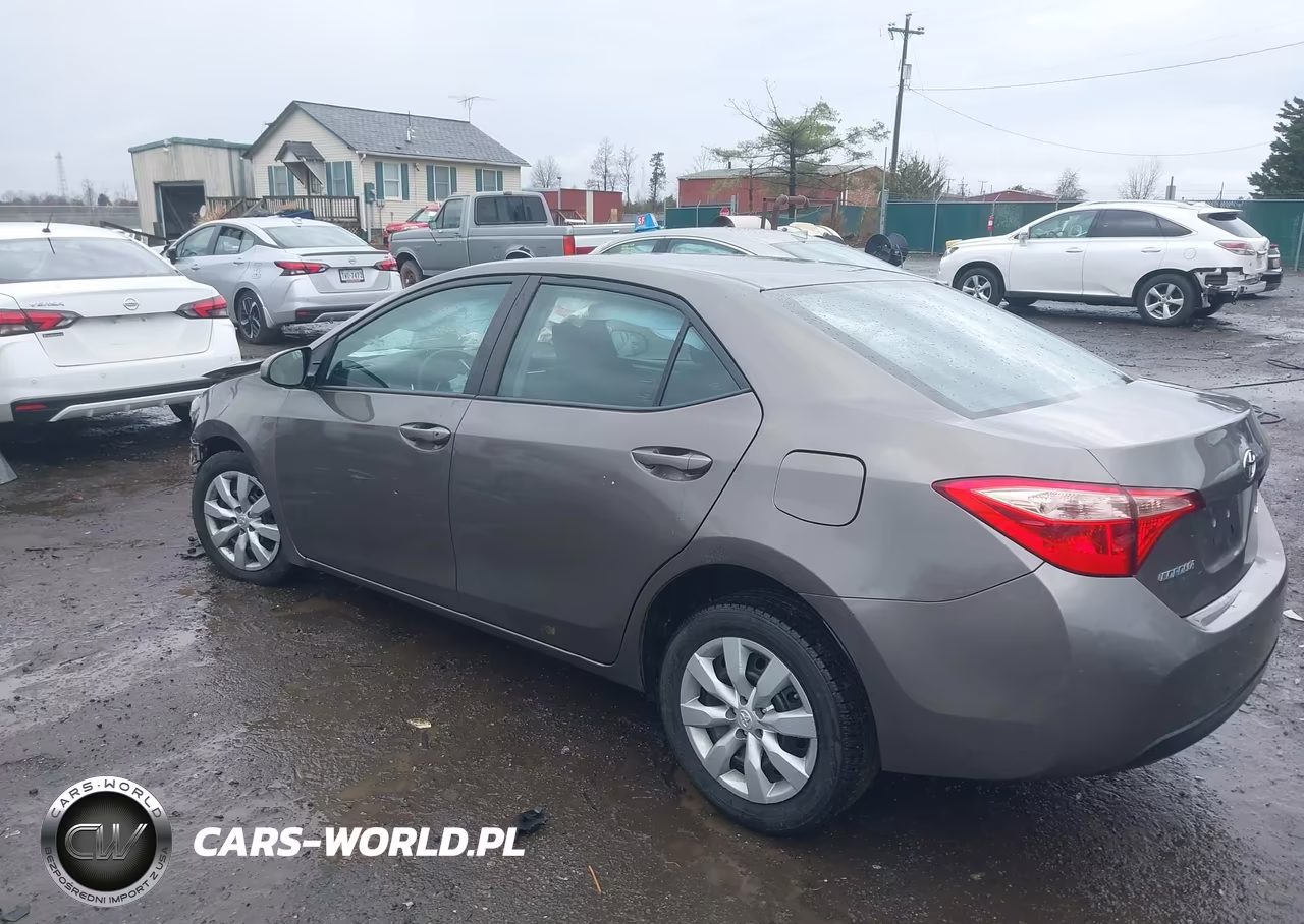 2018 Toyota Corolla Le VIN:2T1BURHE4JC079746 - 3