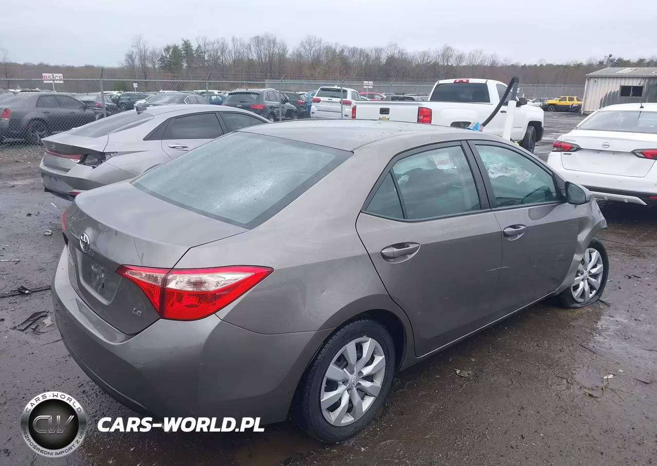 2018 Toyota Corolla Le VIN:2T1BURHE4JC079746 - 4