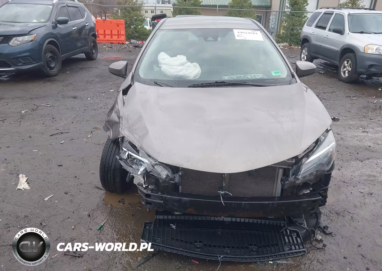 2018 Toyota Corolla Le VIN:2T1BURHE4JC079746 - 6