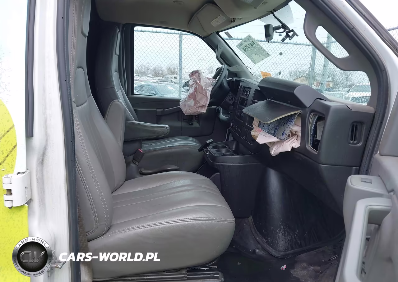 2019 Chevrolet Express 2500 Work Van VIN:1GCWGBFP0K1204509 - 5