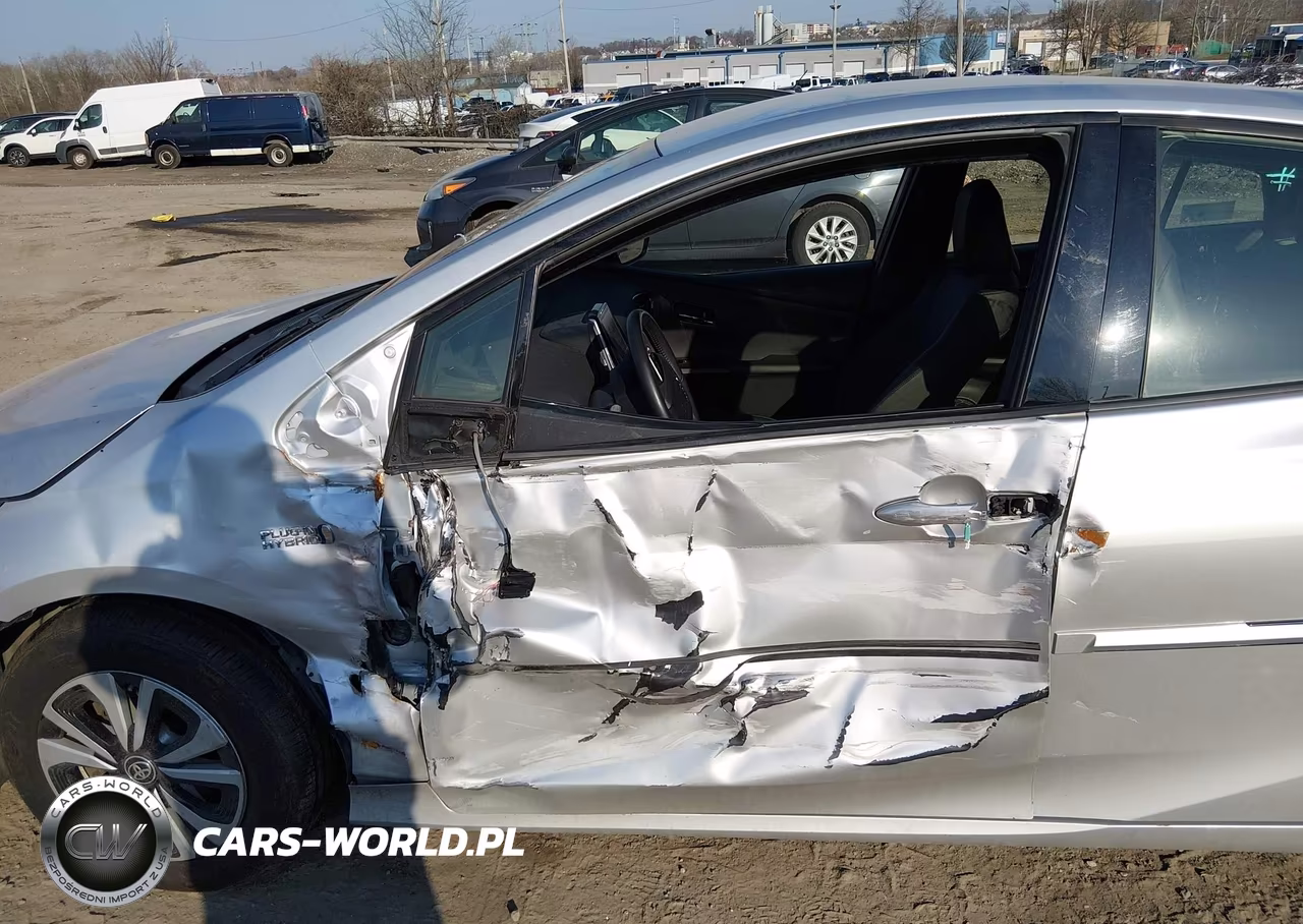 2017 Toyota Prius Prime Premium VIN:JTDKARFP4H3019594 - 6