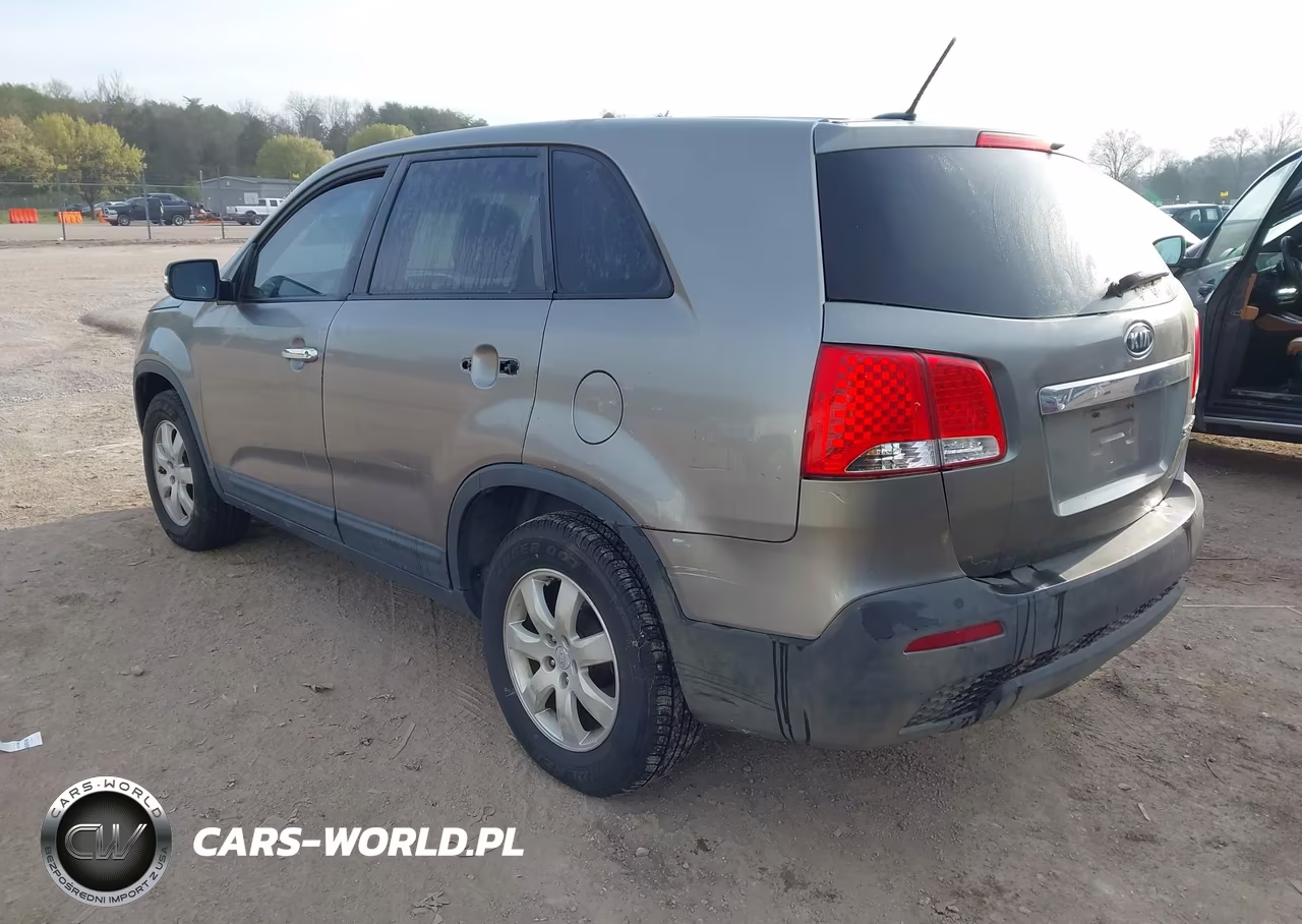 2011 Kia Sorento Lx VIN:5XYKT3A15BG104070 - 3