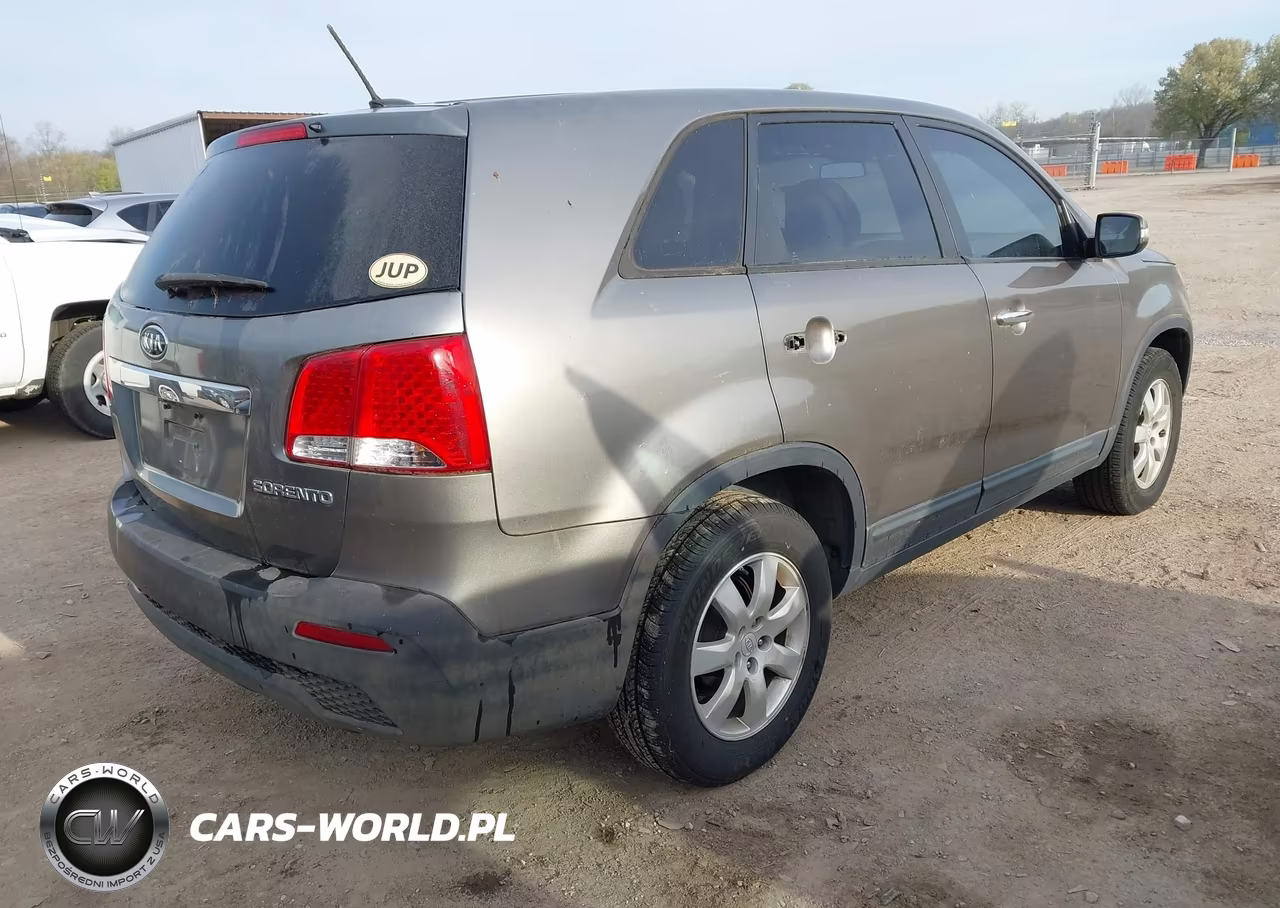 2011 Kia Sorento Lx VIN:5XYKT3A15BG104070 - 4